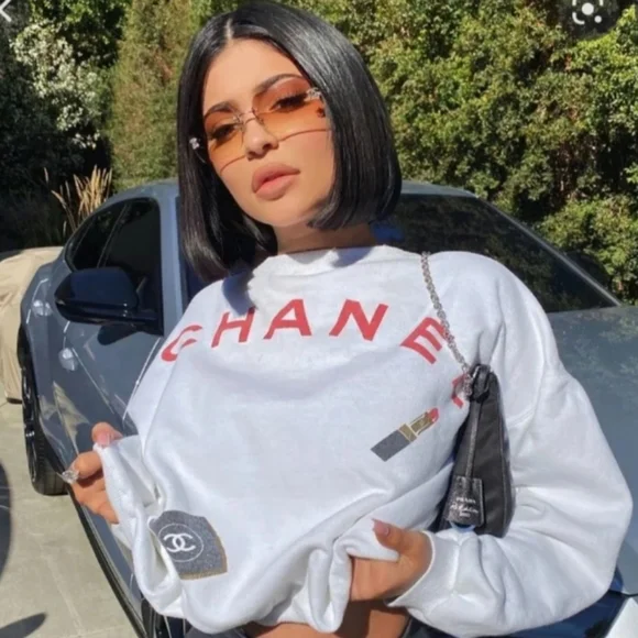 CHANEL シャネル ラインストーン サングラス　カイリージェンナー 着用 kylie-jenner-at-the-chanel-